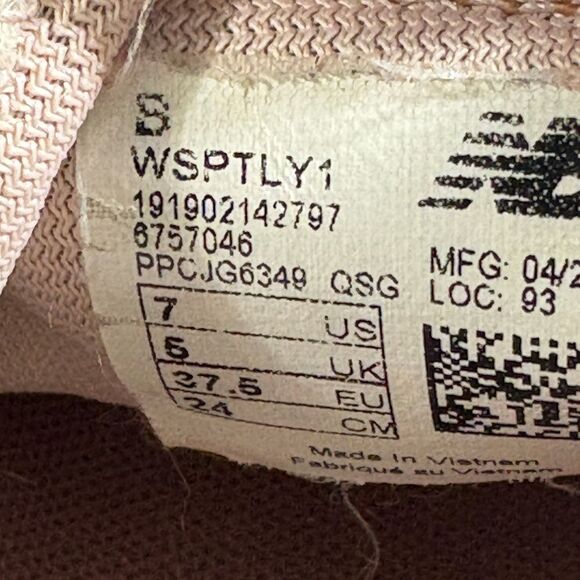 Size 7 - Women’s New Balance pink mauve shoes - Picture 8 of 8